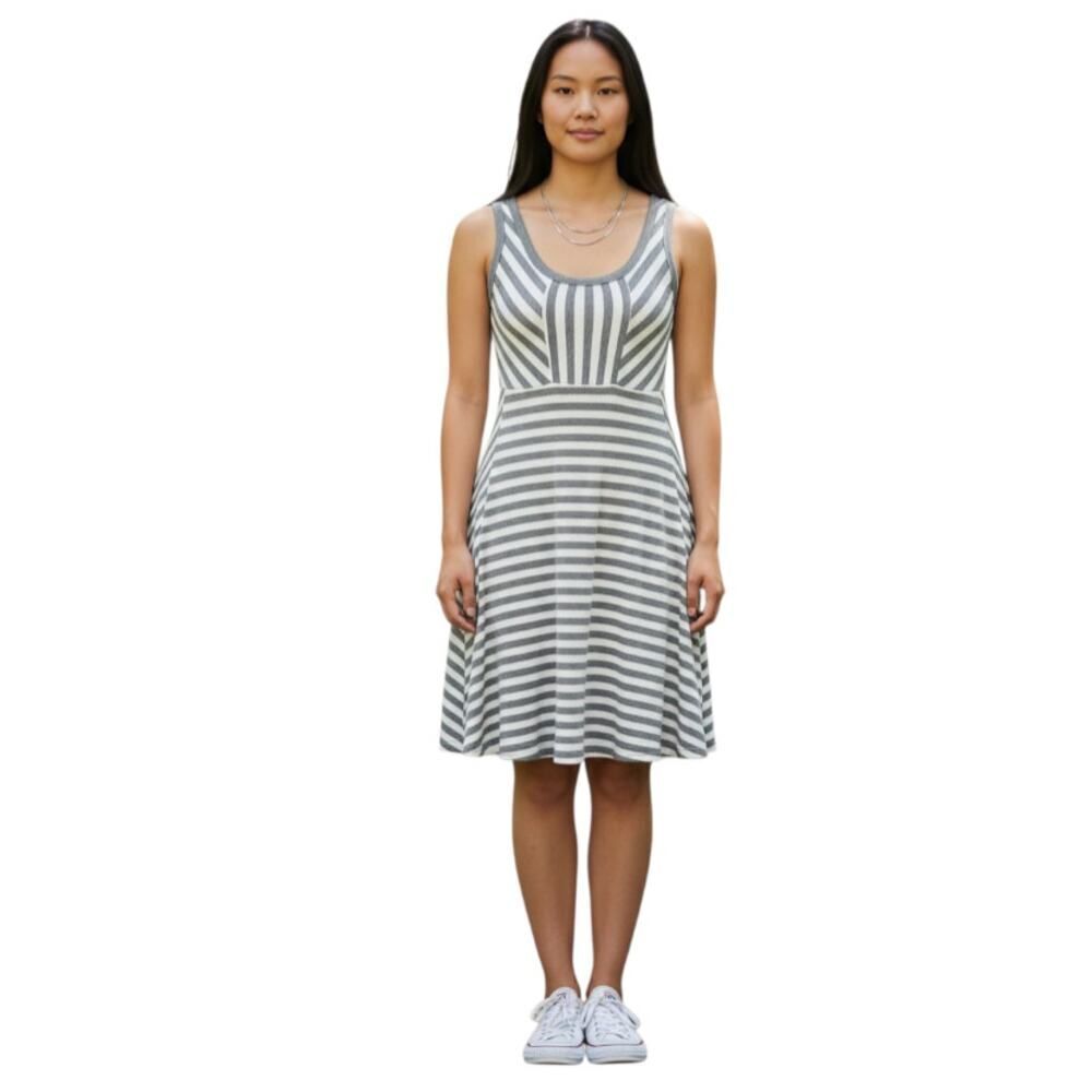 SIMPLY VERA VERA WANG GRAY & WHITE STRIPE DRESS SZ.S EUC.
